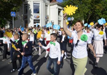 Dėkojame ,,Atgimimo“ mokyklos bendruomenės nariams, dalyvavusiems Kurorto šventės eisenoje